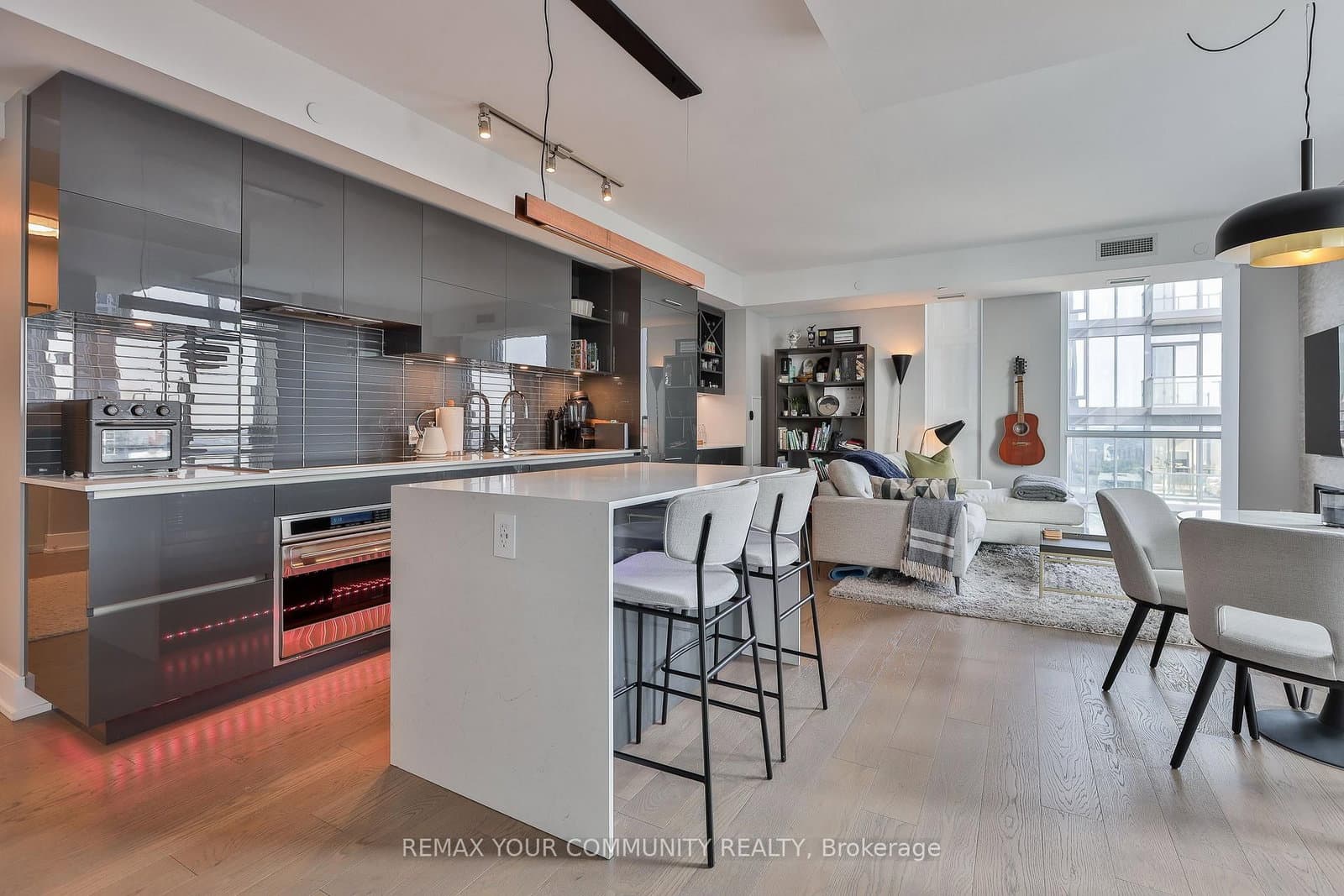 1 Yorkville Avenue, Unit 4301 thumbnail 2