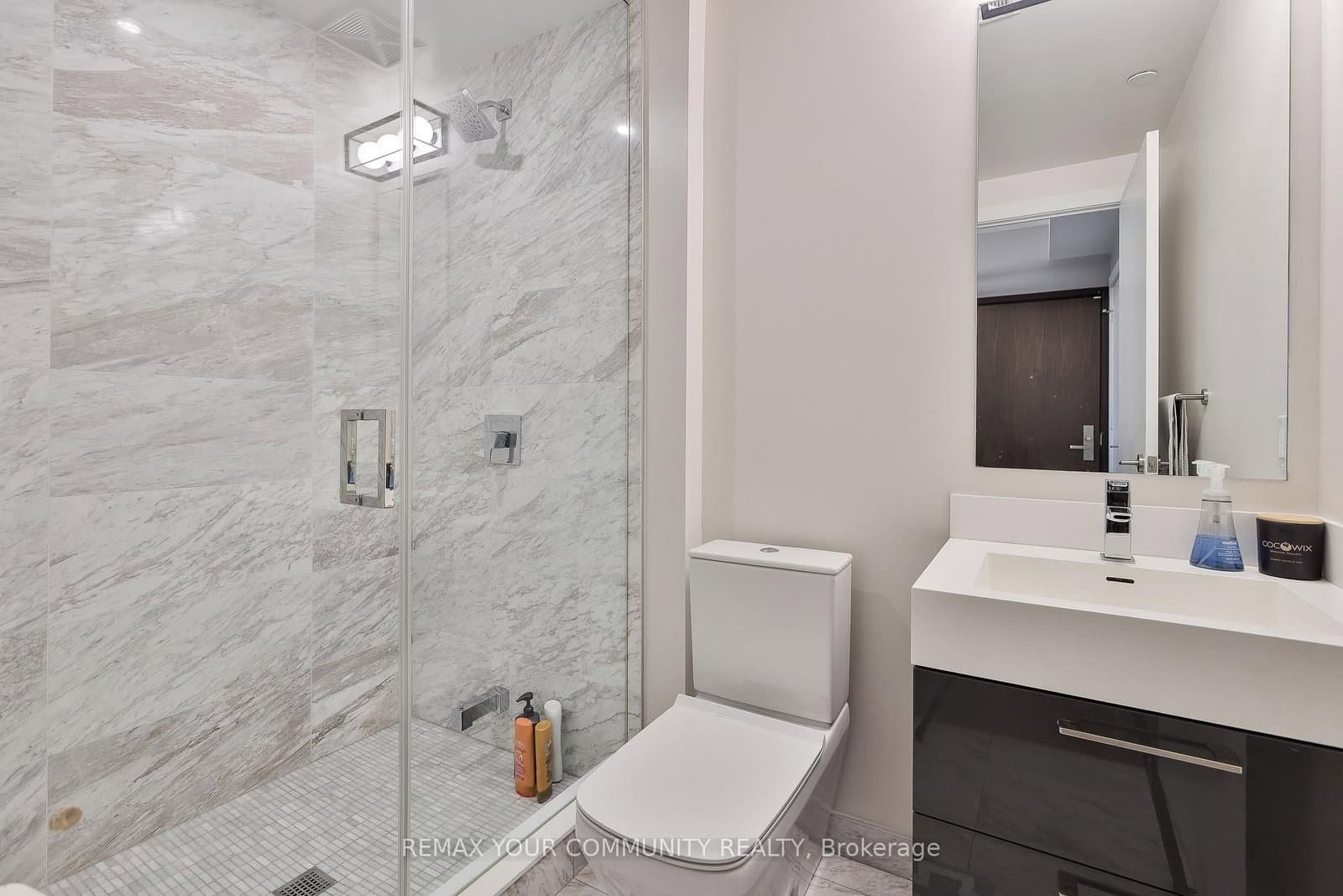 1 Yorkville Avenue, Unit 4301 thumbnail 26