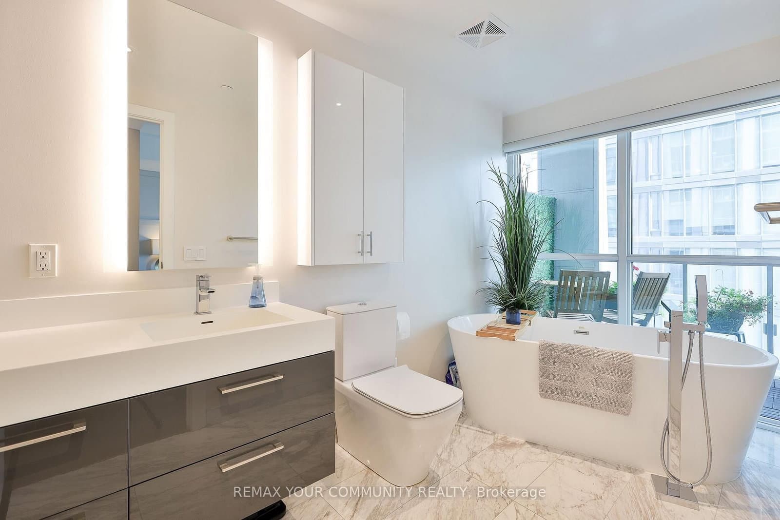 1 Yorkville Avenue, Unit 4301 thumbnail 27