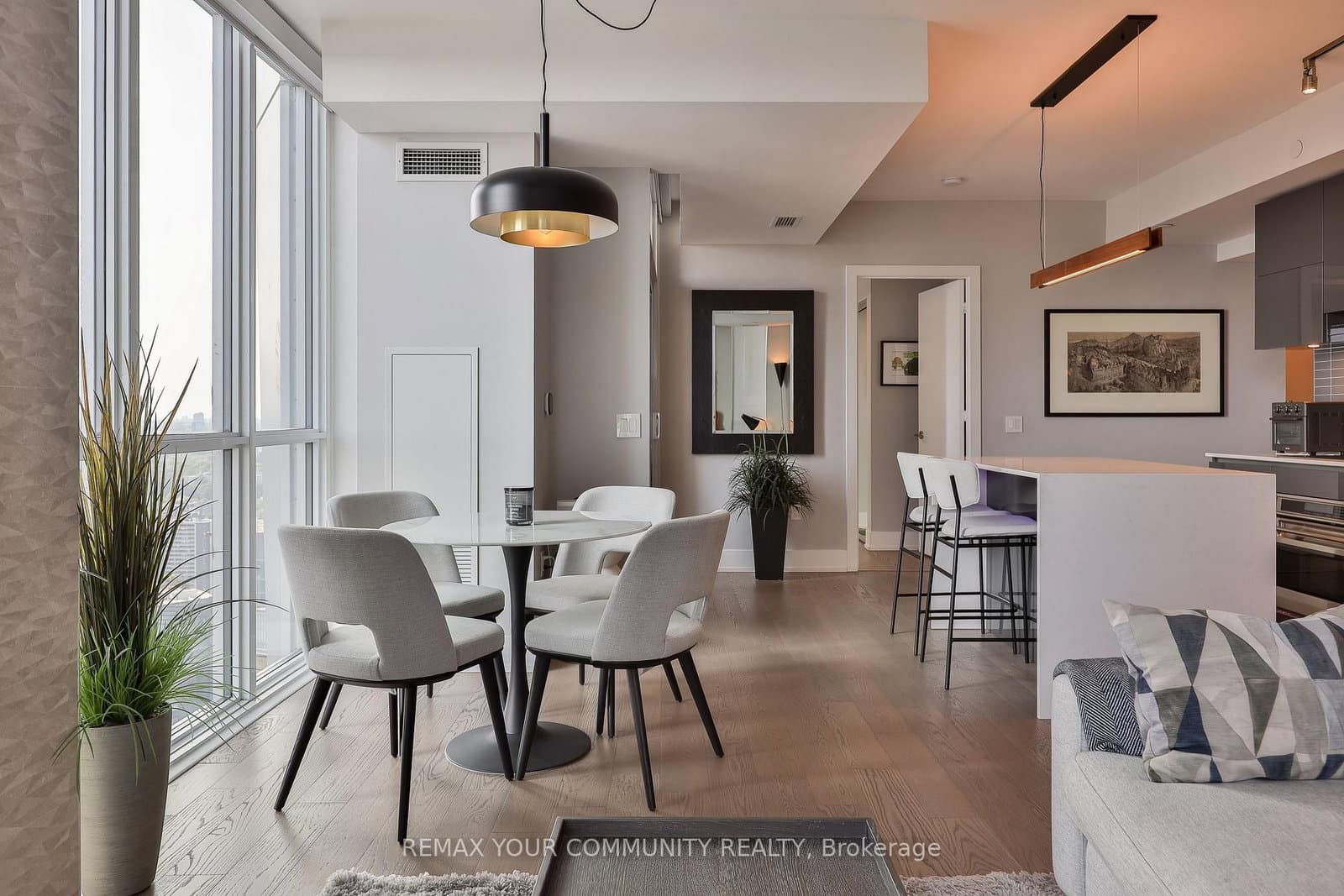 1 Yorkville Avenue, Unit 4301 thumbnail 3
