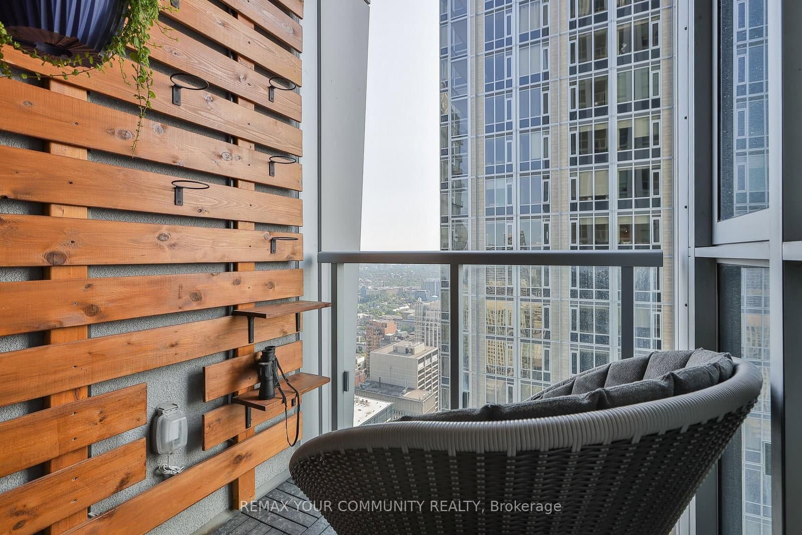 1 Yorkville Avenue, Unit 4301 thumbnail 32