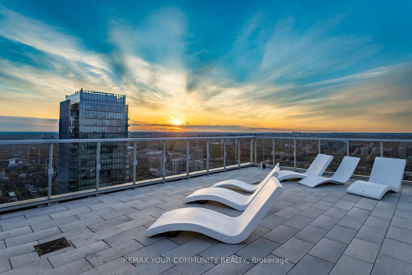 1 Yorkville Avenue, Unit 4301 thumbnail 36
