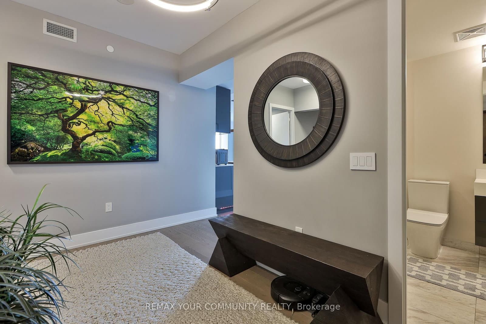 1 Yorkville Avenue, Unit 4301 thumbnail 4