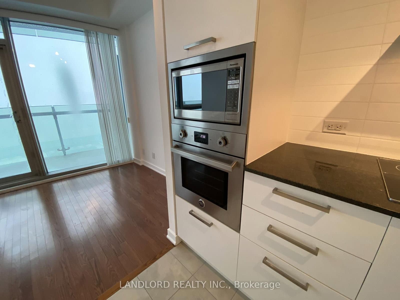 14 York Street, Unit 5209 thumbnail 4
