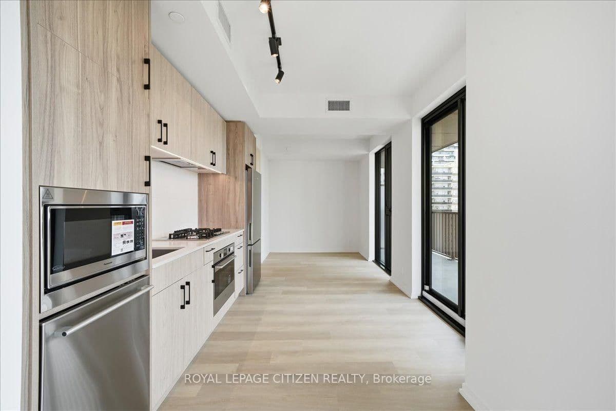 109 Erskine Avenue, Unit 1502 thumbnail 10
