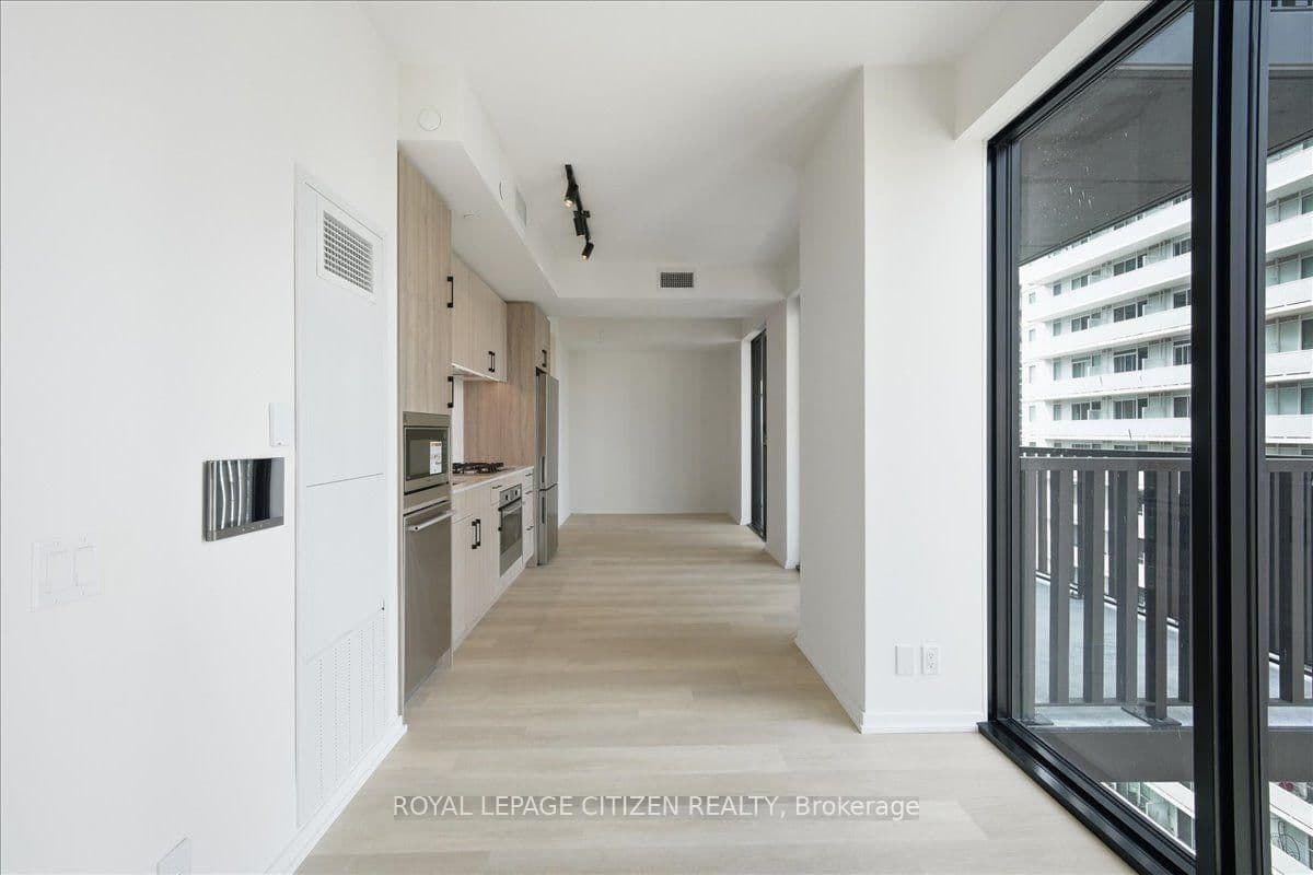 109 Erskine Avenue, Unit 1502 thumbnail 12