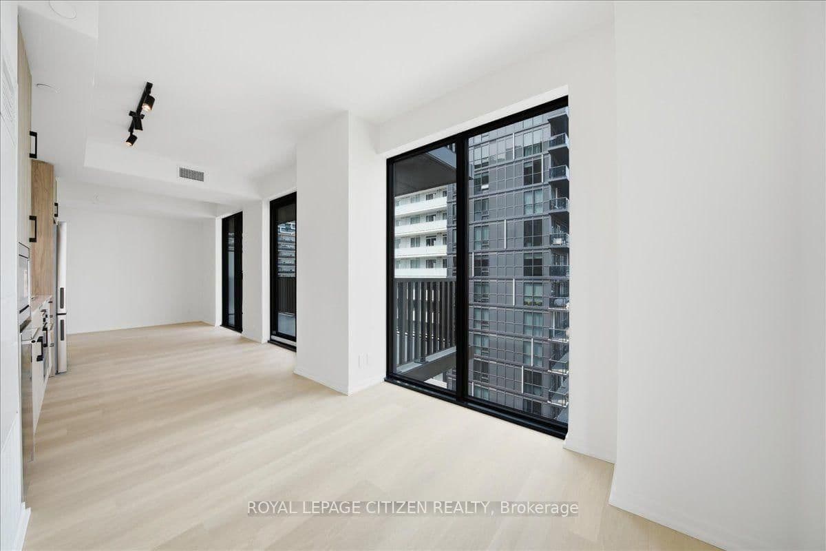 109 Erskine Avenue, Unit 1502 thumbnail 14
