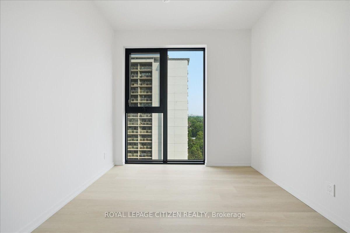 109 Erskine Avenue, Unit 1502 thumbnail 17