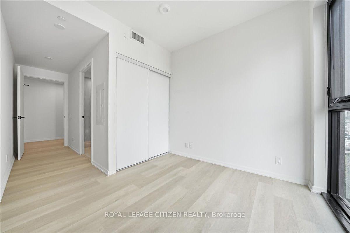 109 Erskine Avenue, Unit 1502 thumbnail 18