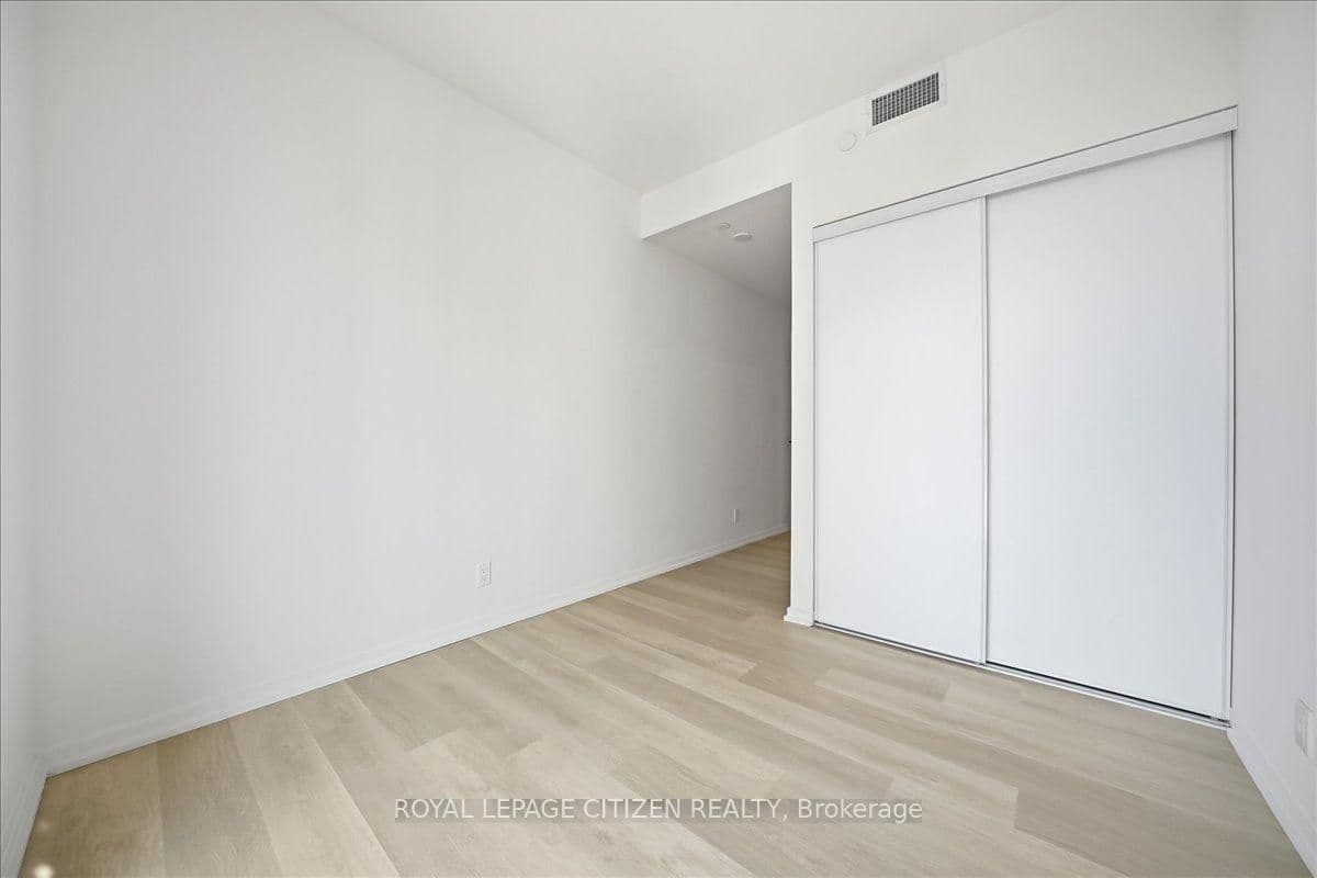 109 Erskine Avenue, Unit 1502 thumbnail 19