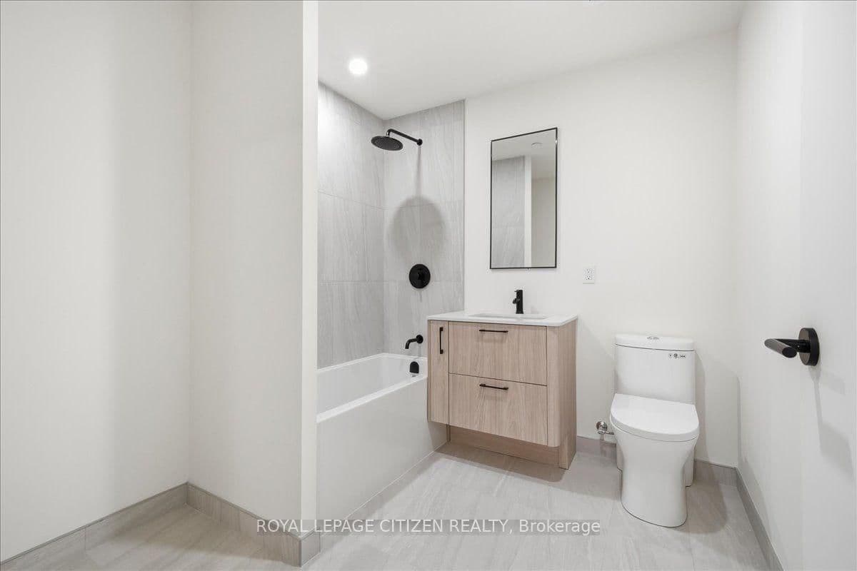 109 Erskine Avenue, Unit 1502 thumbnail 20