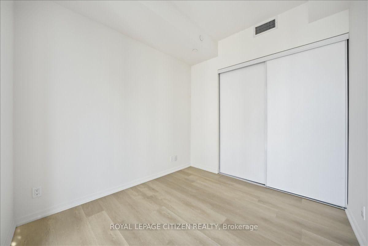 109 Erskine Avenue, Unit 1502 thumbnail 24