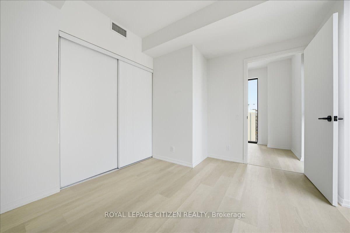 109 Erskine Avenue, Unit 1502 thumbnail 25