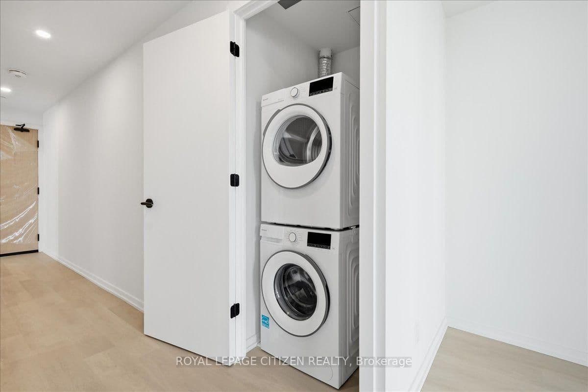 109 Erskine Avenue, Unit 1502 thumbnail 29