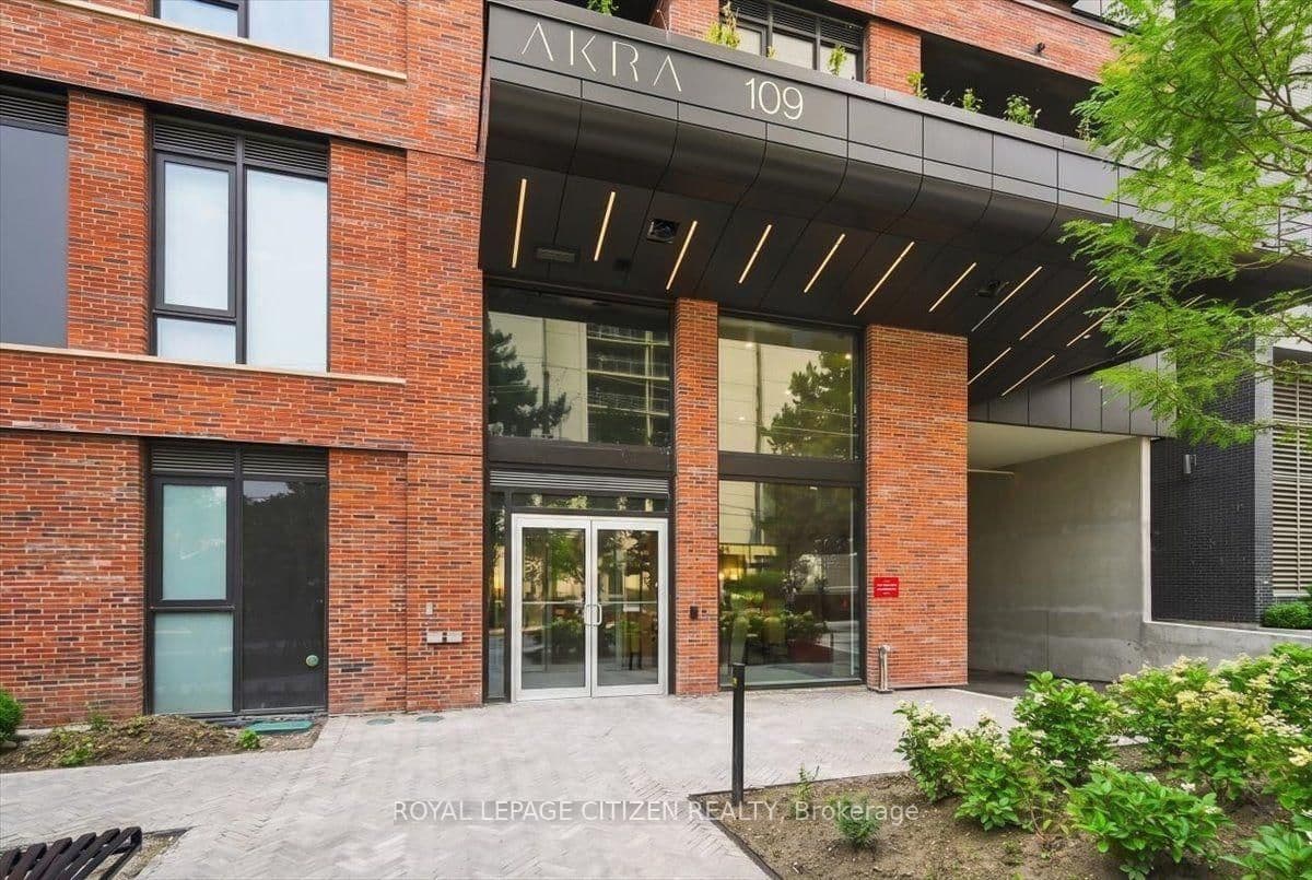 109 Erskine Avenue, Unit 1502 thumbnail 3