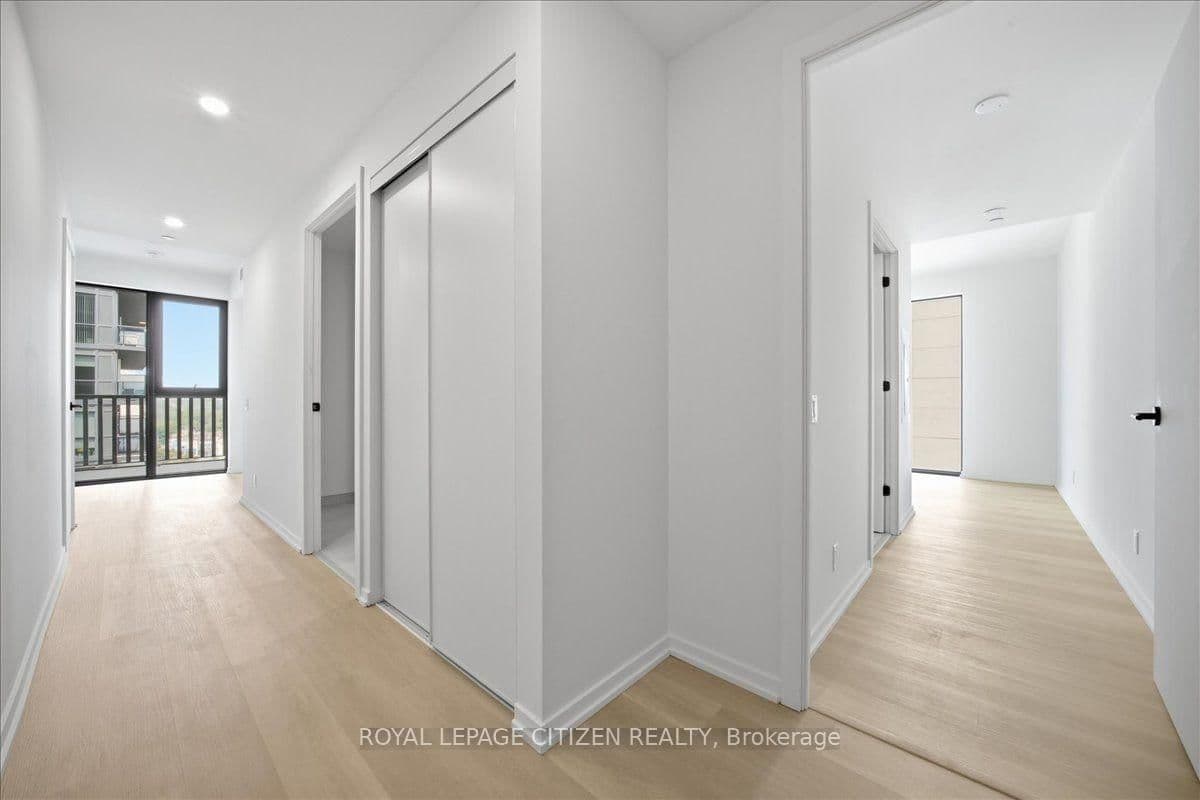 109 Erskine Avenue, Unit 1502 thumbnail 4