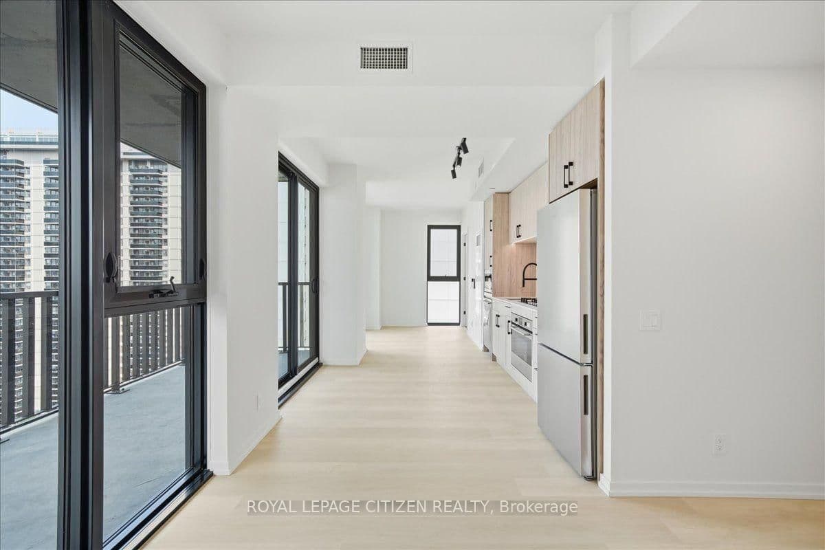 109 Erskine Avenue, Unit 1502 thumbnail 7