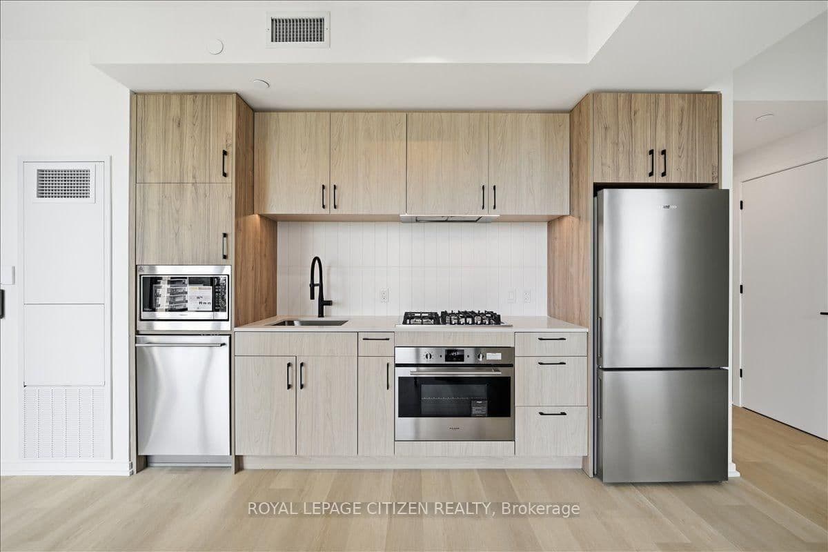 109 Erskine Avenue, Unit 1502 thumbnail 8