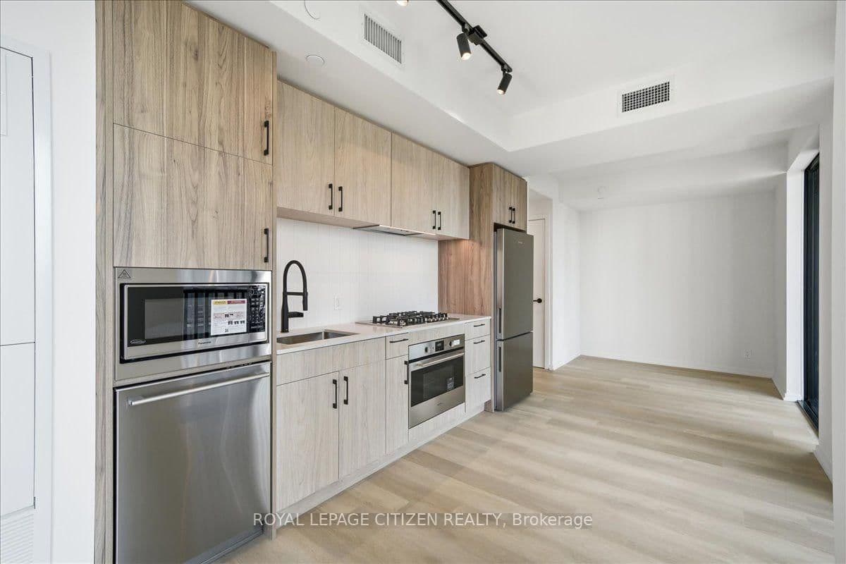 109 Erskine Avenue, Unit 1502 thumbnail 9