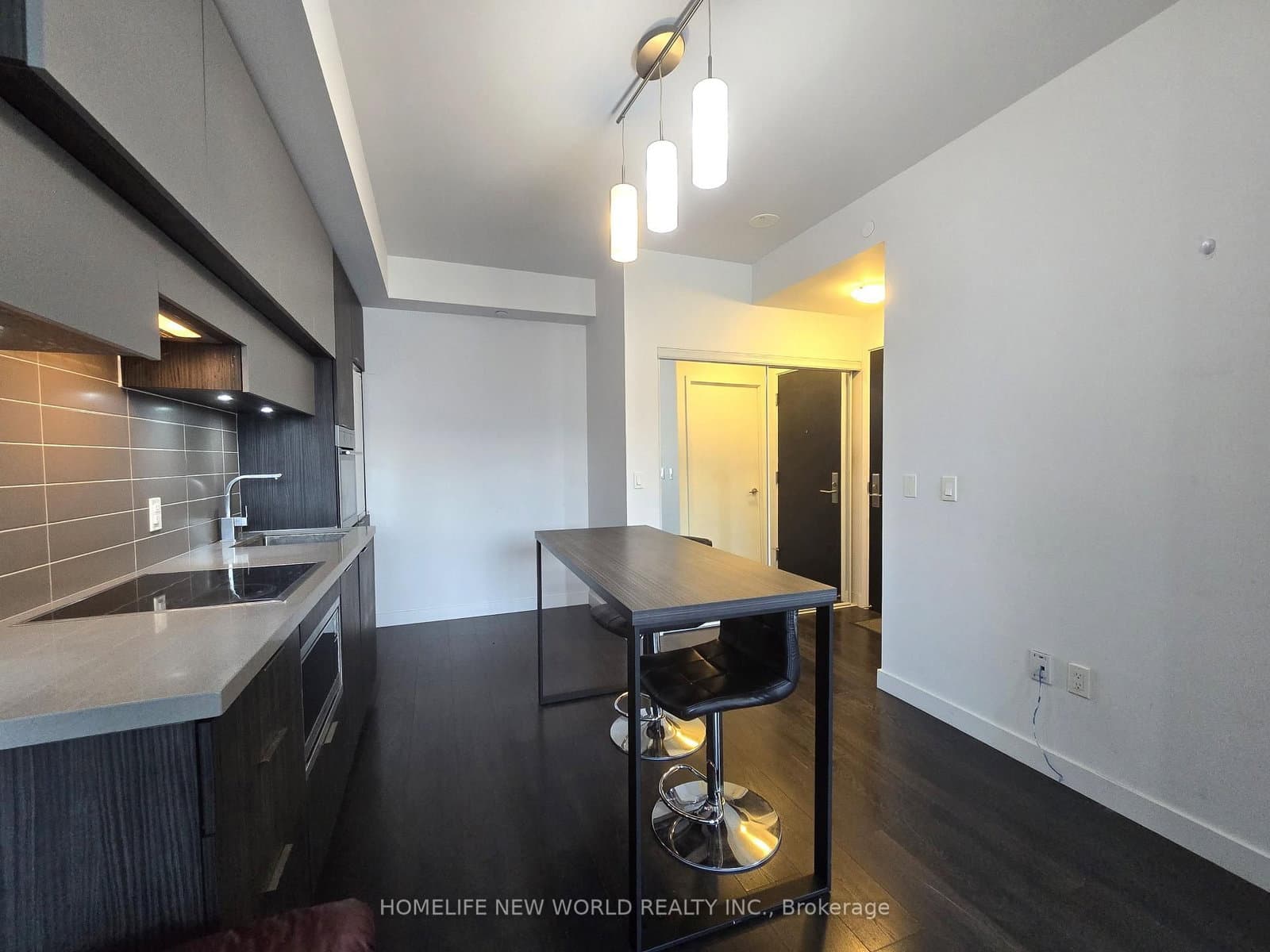 8 Eglinton Avenue E, Unit 506 thumbnail 3