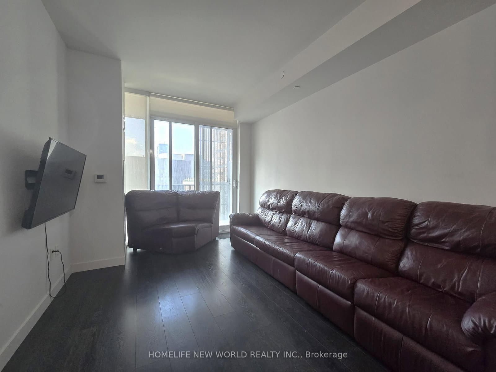8 Eglinton Avenue E, Unit 506 thumbnail 4