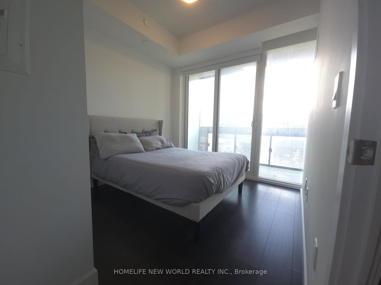 8 Eglinton Avenue E, Unit 506 thumbnail 5