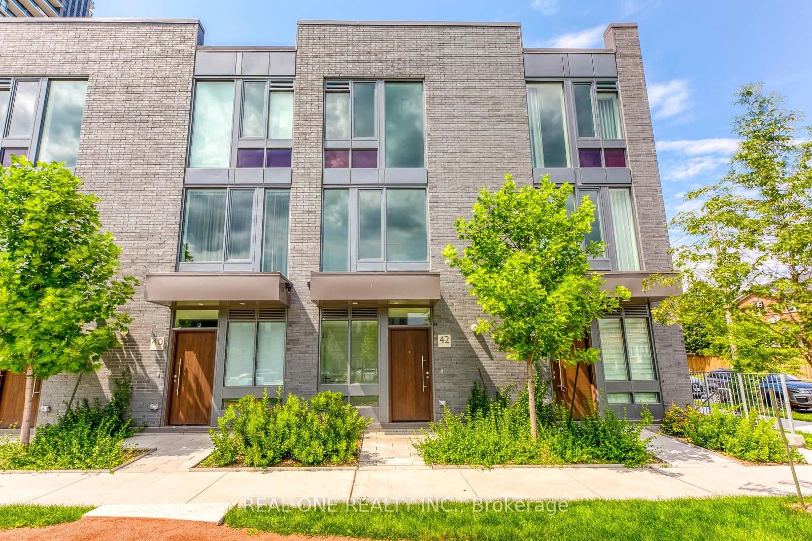 42 Sonic Way - Image 1