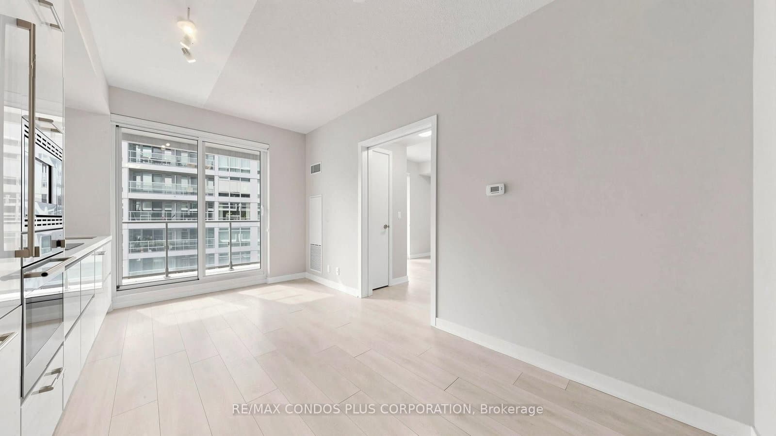 2221 Yonge Street, Unit 506 thumbnail 5