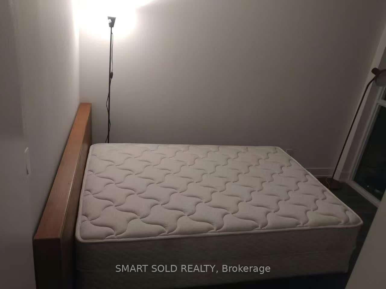 180 Fairview Mall Drive, Unit 807 thumbnail 5