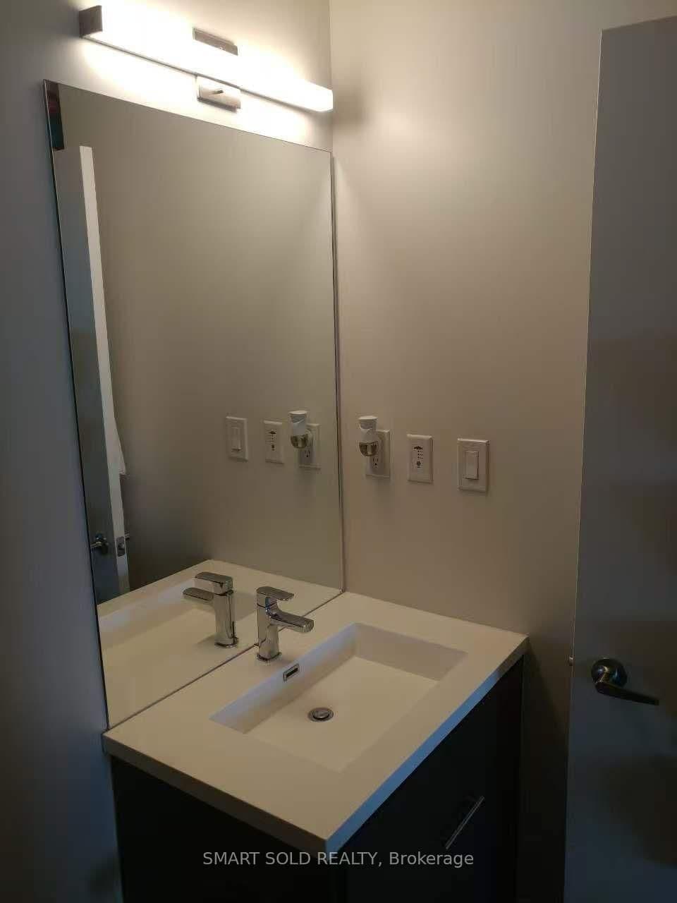 180 Fairview Mall Drive, Unit 807 thumbnail 6