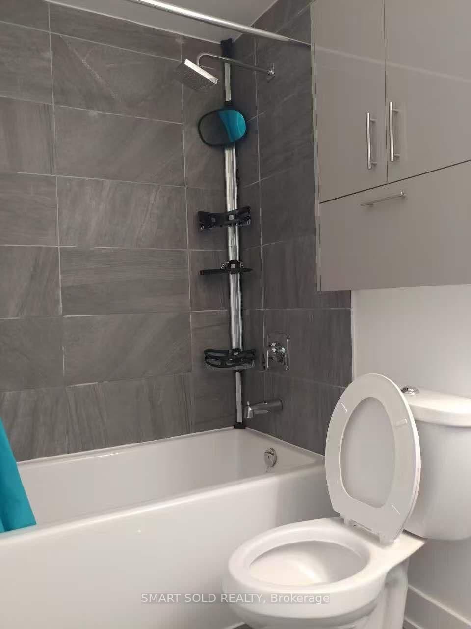 180 Fairview Mall Drive, Unit 807 thumbnail 7