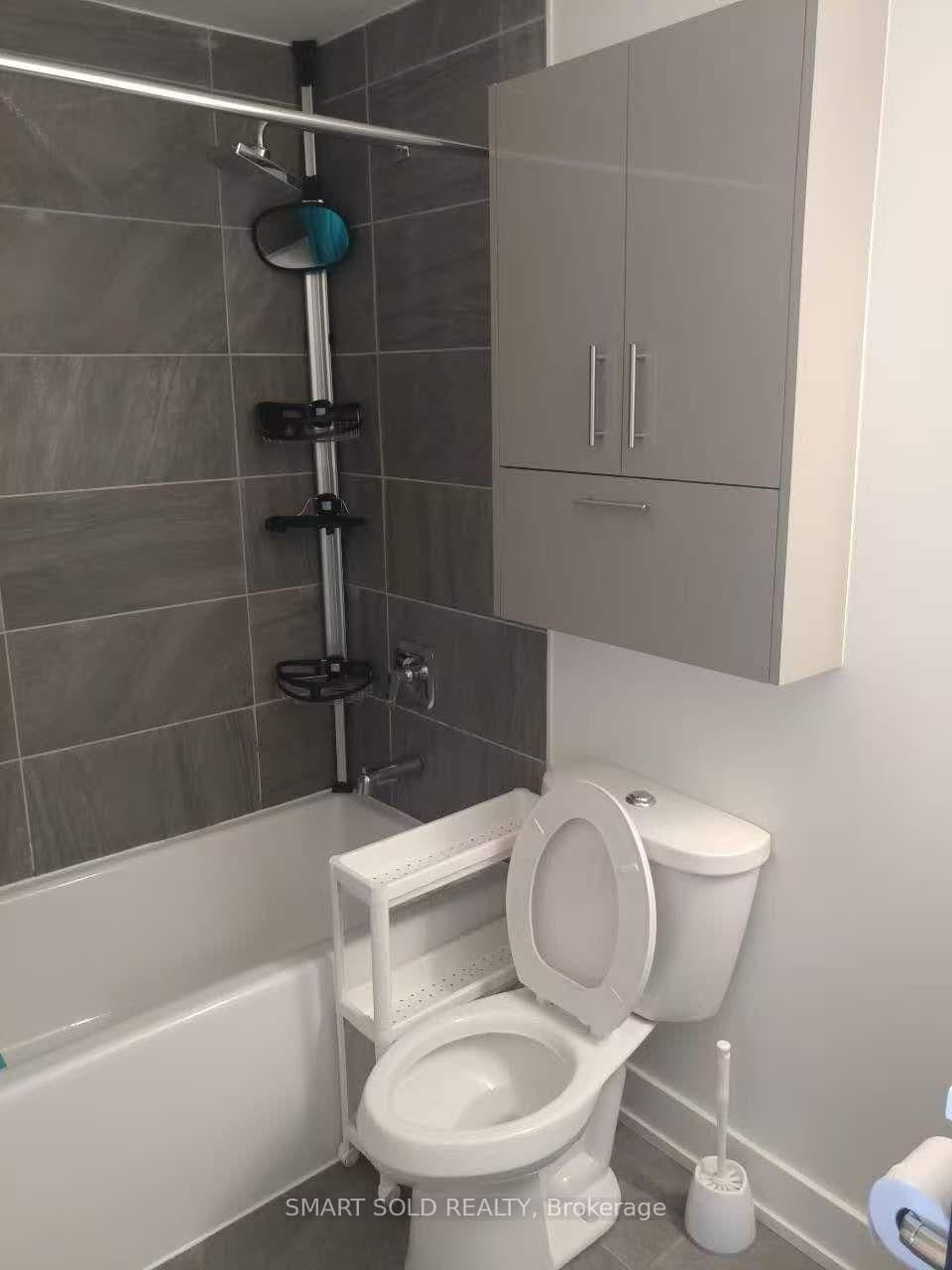 180 Fairview Mall Drive, Unit 807 thumbnail 8