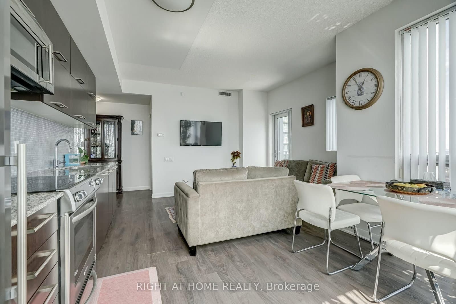 5162 Yonge Street, Unit LPH208 thumbnail 10