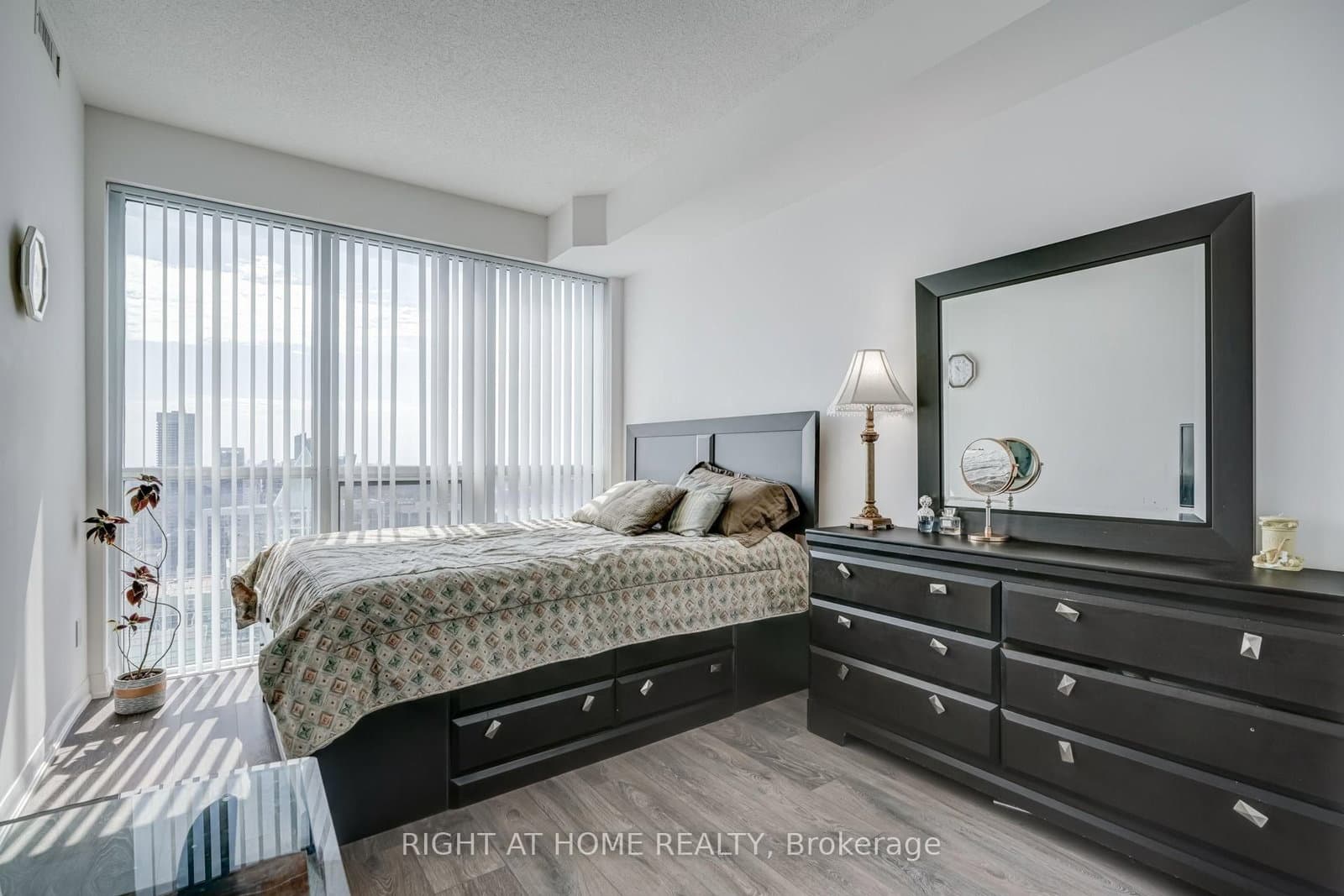 5162 Yonge Street, Unit LPH208 thumbnail 13