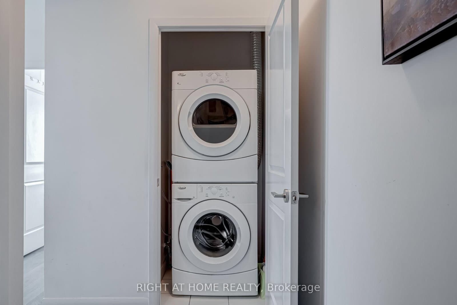 5162 Yonge Street, Unit LPH208 thumbnail 15
