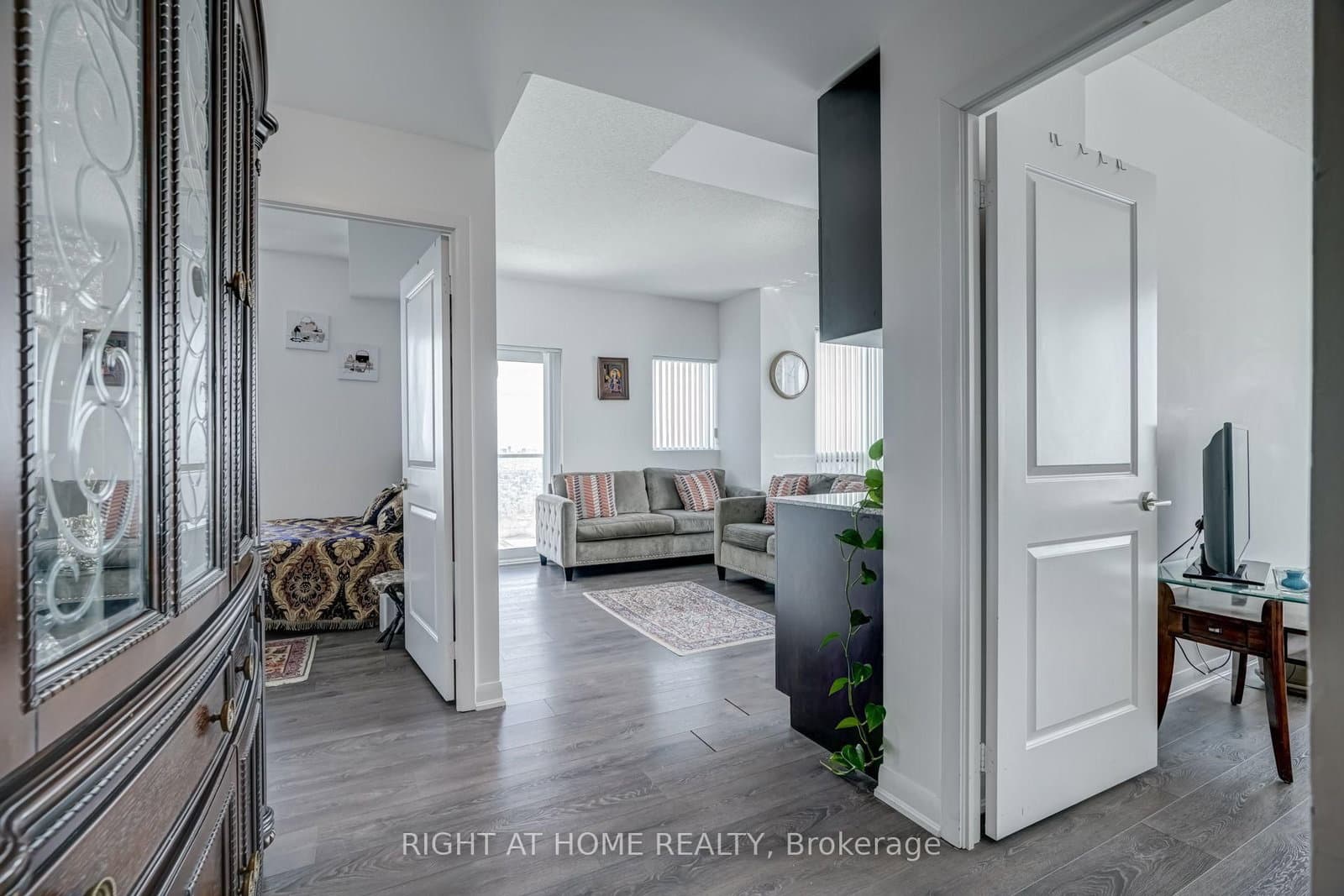 5162 Yonge Street, Unit LPH208 thumbnail 5