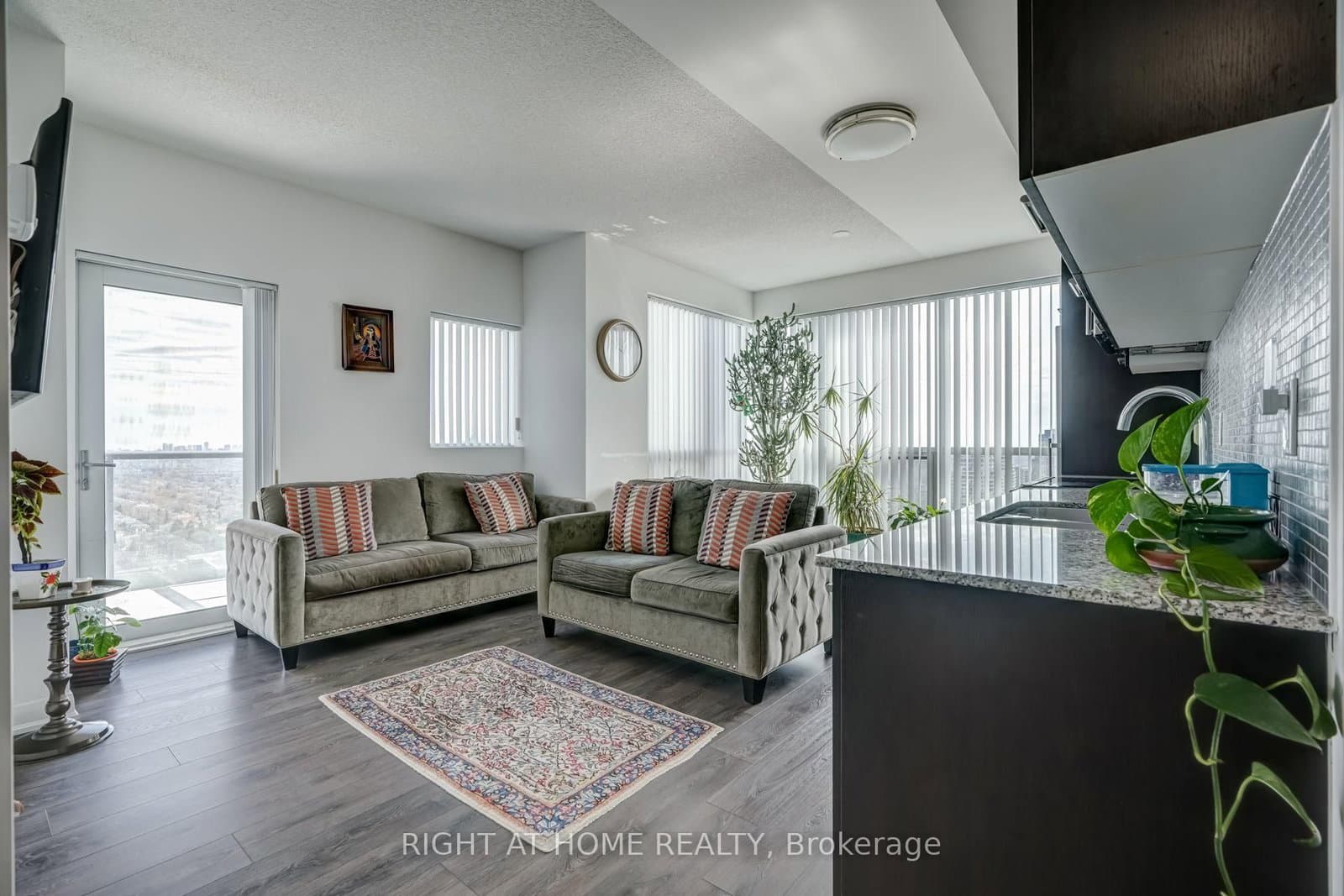 5162 Yonge Street, Unit LPH208 thumbnail 6