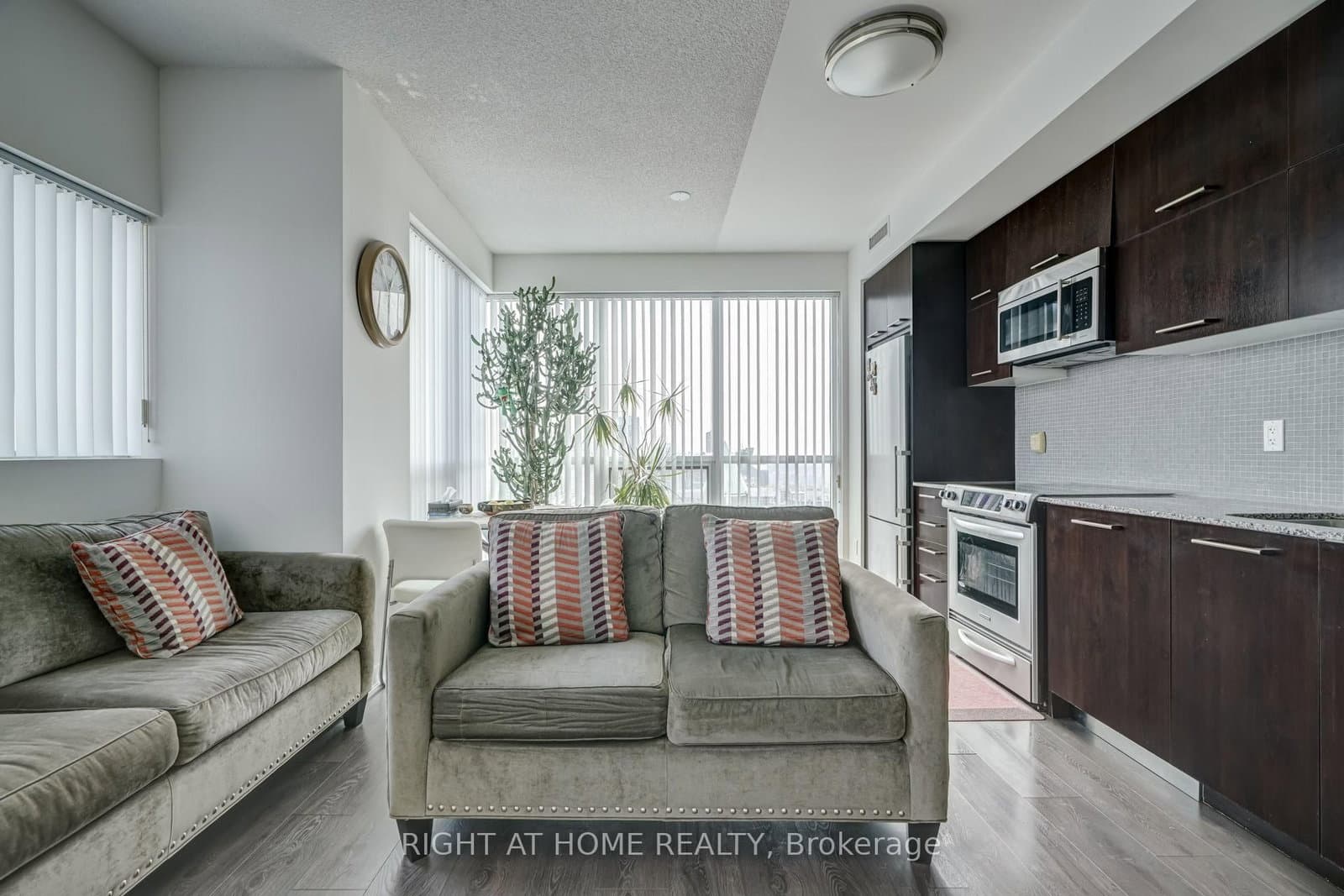 5162 Yonge Street, Unit LPH208 thumbnail 8