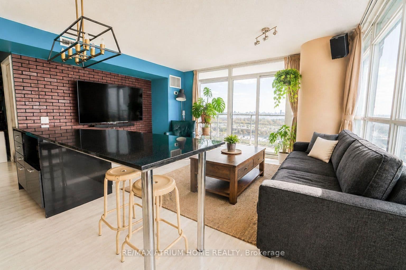 29 Singer Court, Unit 1502 thumbnail 4