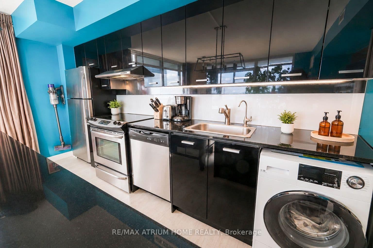 29 Singer Court, Unit 1502 thumbnail 6