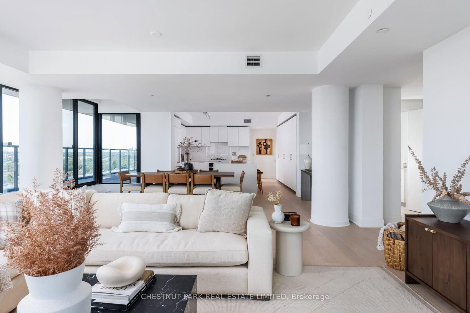 33 Frederick Todd Way, Unit 1602 thumbnail 4
