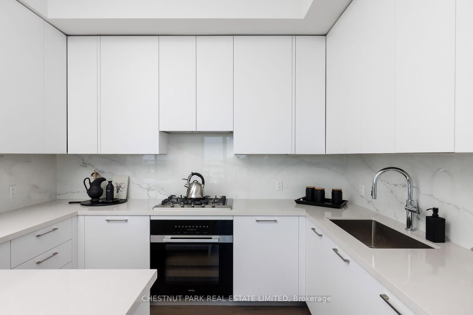 33 Frederick Todd Way, Unit LPH01 thumbnail 15