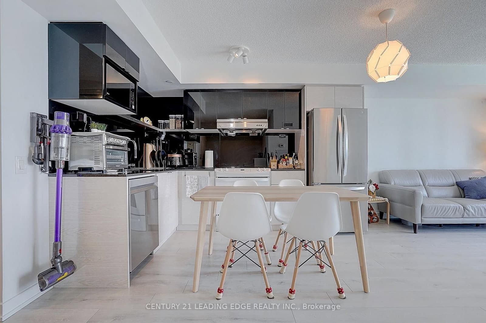 72 Esther Shiner Boulevard, Unit 2102 thumbnail 16