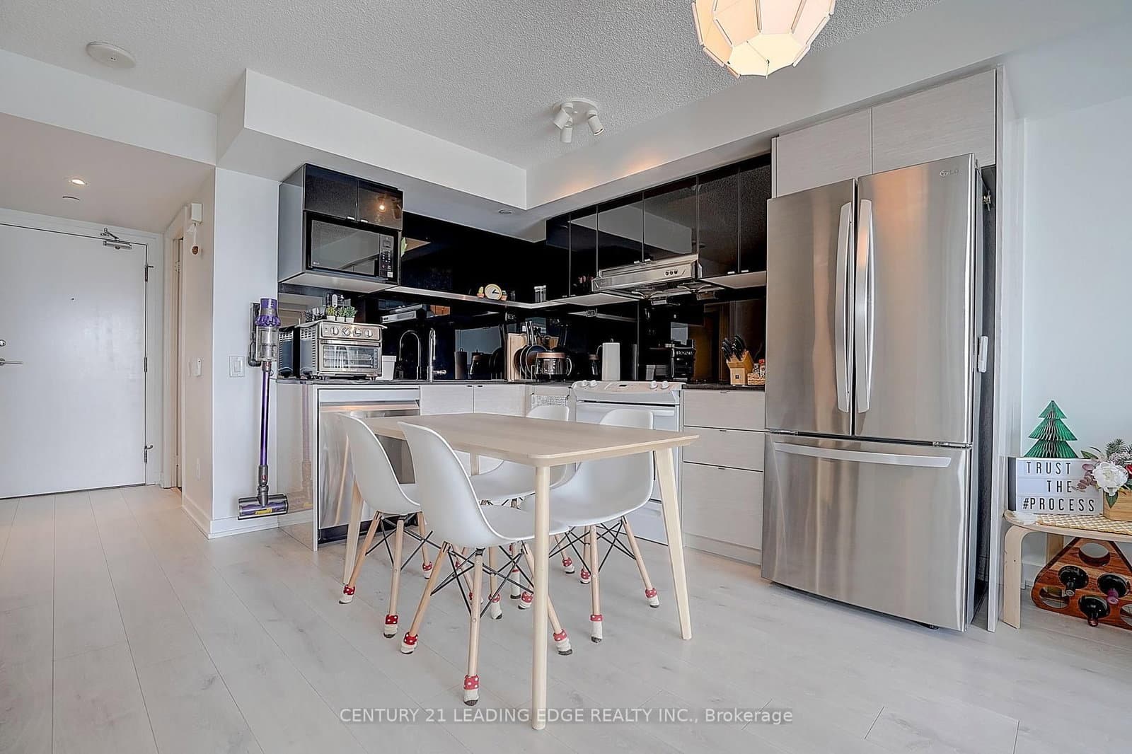 72 Esther Shiner Boulevard, Unit 2102 thumbnail 18