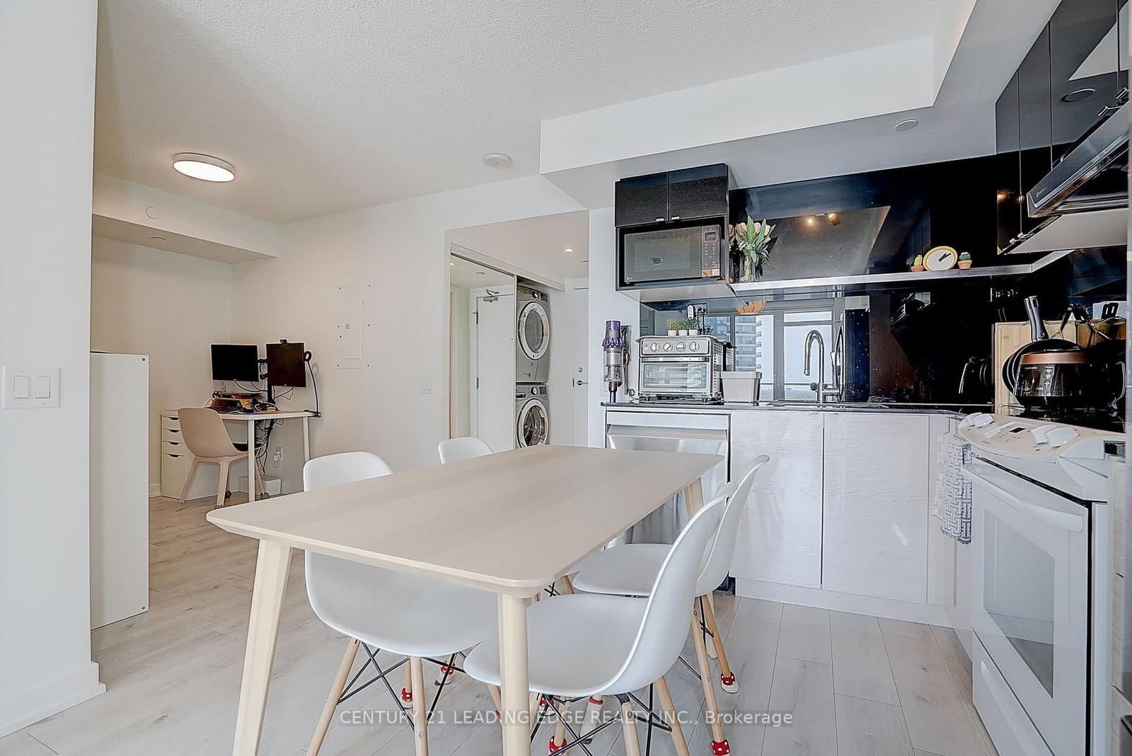 72 Esther Shiner Boulevard, Unit 2102 thumbnail 20
