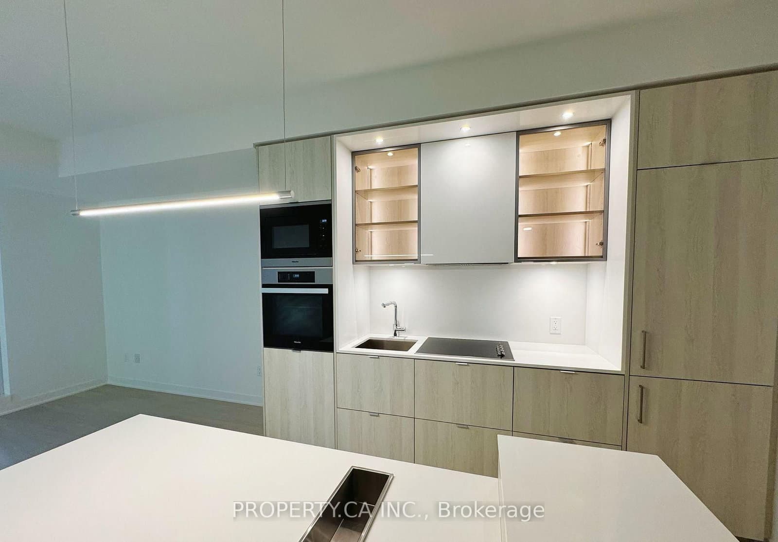 11 Yorkville Avenue, Unit 1007 thumbnail 2
