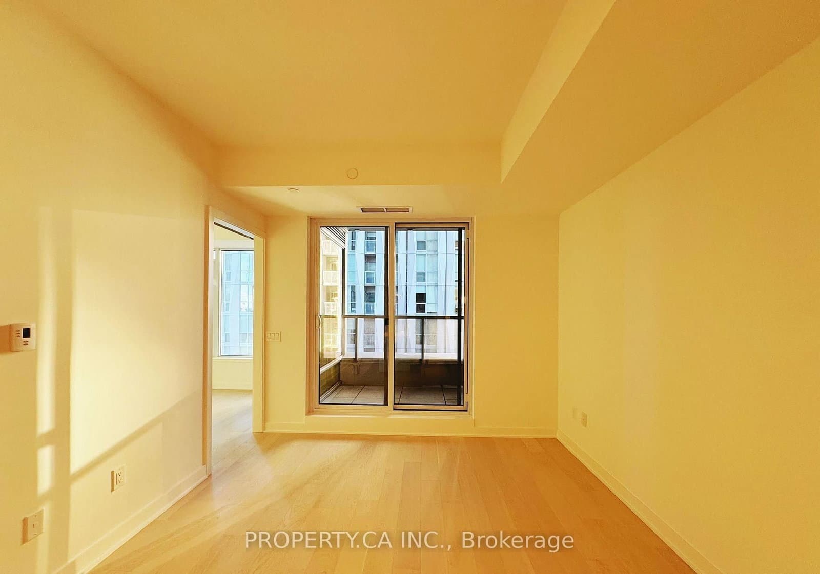 11 Yorkville Avenue, Unit 1007 thumbnail 5