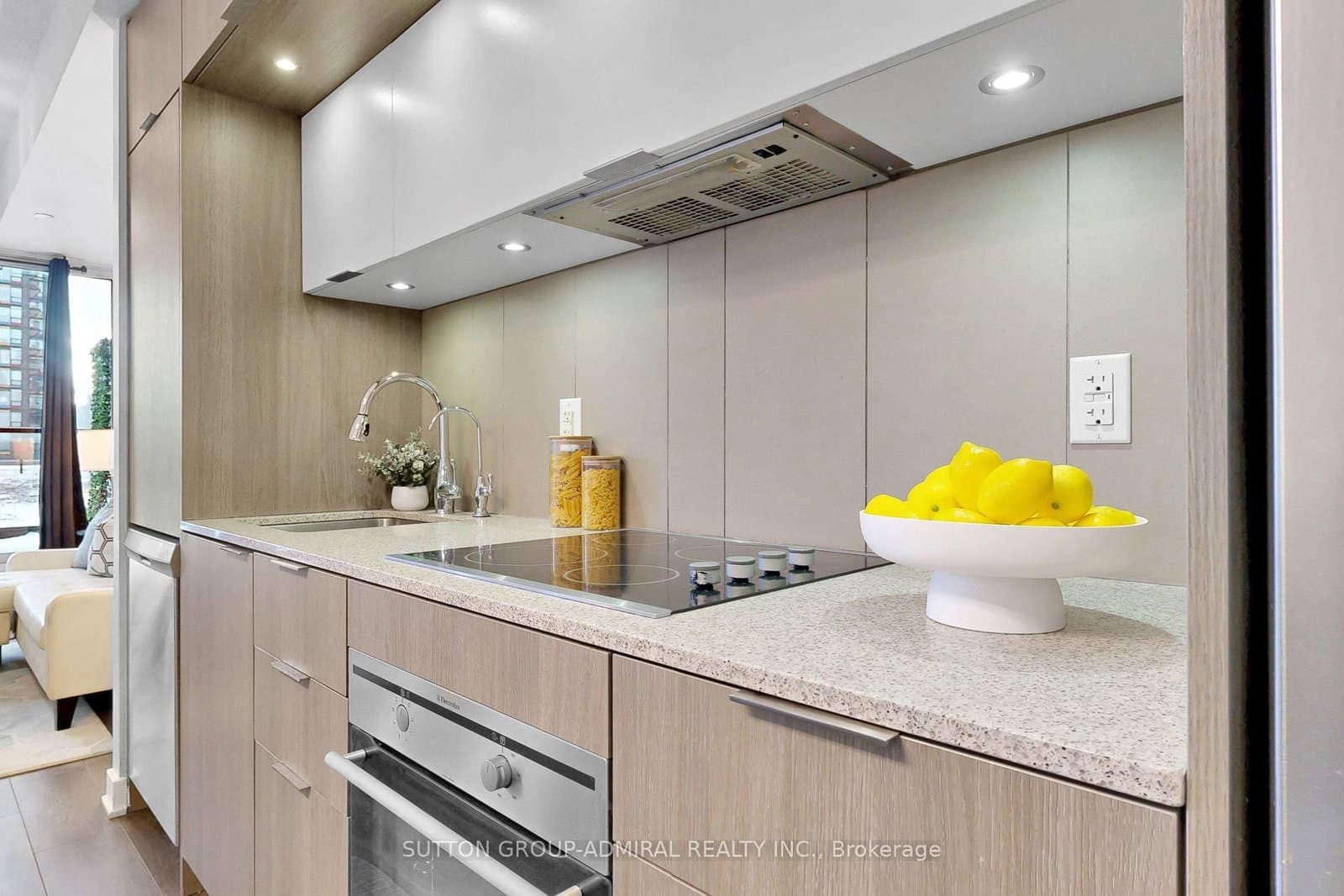 170 Sumach Street, Unit 907 thumbnail 8