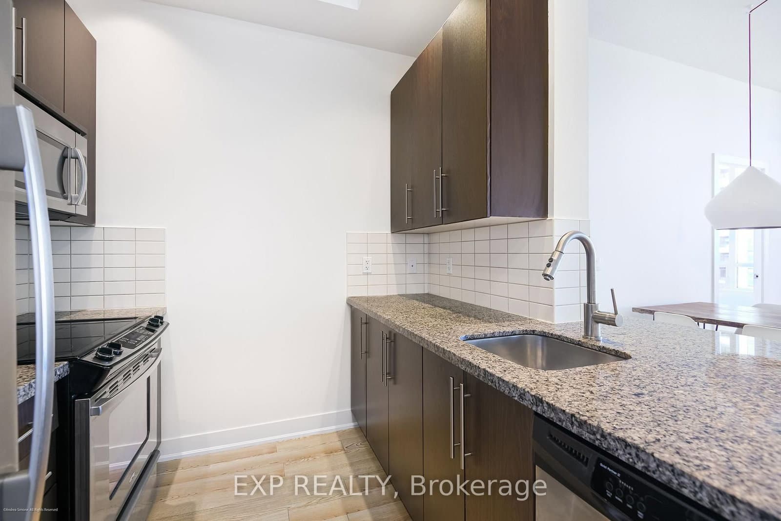 28 Linden Street, Unit PH2 thumbnail 9