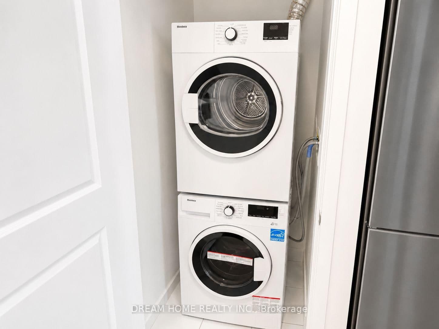 543 Richmond Street W, Unit 1424 thumbnail 11